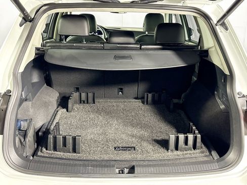 Certified 2022 Volkswagen Tiguan SE image 21