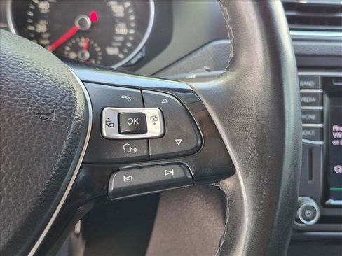 Used 2017 Volkswagen Jetta SE FWD image 12