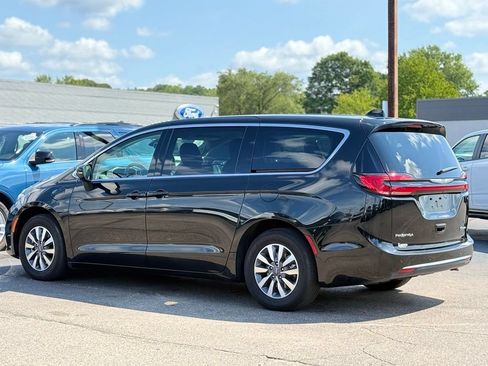 Used 2023 Chrysler Pacifica Touring-L FWD image 37