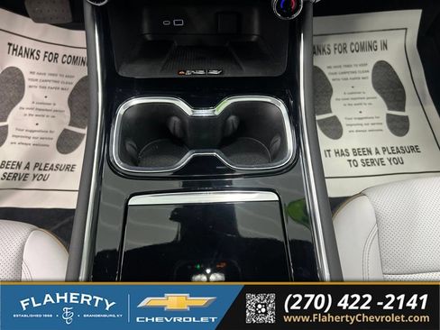 Used 2025 Chevrolet Traverse High Country FWD image 32
