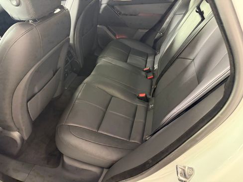 Used 2025 Land Rover Range Rover Velar Dynamic SE image 12