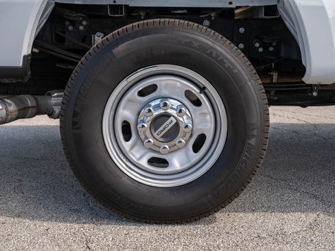 Used 2025 Ford F250 XL AWD/4WD image 11