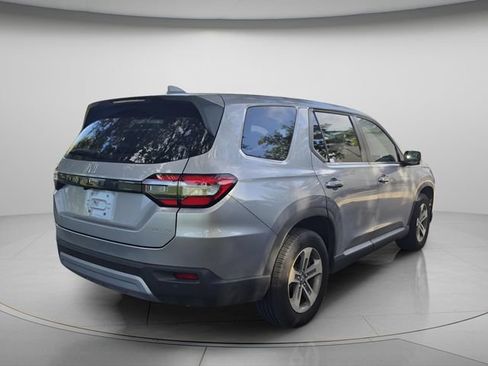 Used 2025 Honda Pilot EX-L image 10