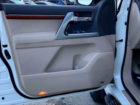 Used 2015 Toyota Land Cruiser image 22