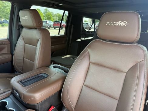 Used 2023 Chevrolet Suburban High Country w/ Premium Package 2 AWD/4WD image 12