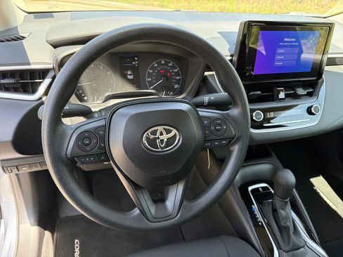 Used 2025 Toyota Corolla LE FWD image 23
