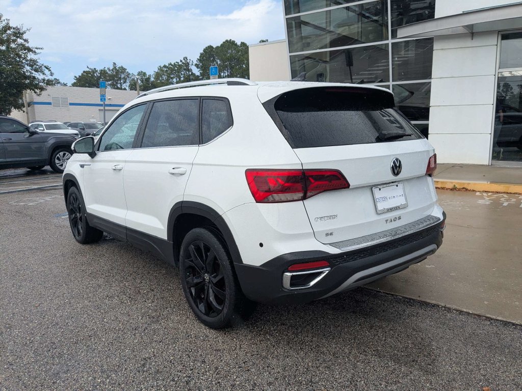 Used 2023 Volkswagen Taos SE w/ Black Wheel Package FWD image 4