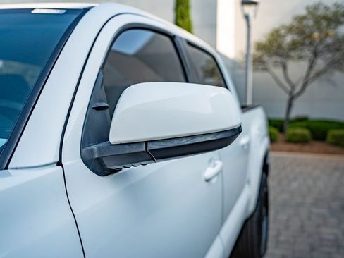 Used 2018 Toyota Tacoma SR w/ SR Convenience Package RWD image 9