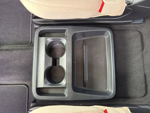 Used 2020 Ford Explorer XLT w/ Equipment Group 202A image 34