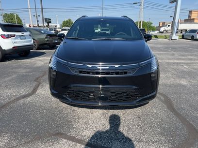 New 2027 Chrysler Pacifica Limited w/ Family Tech Group