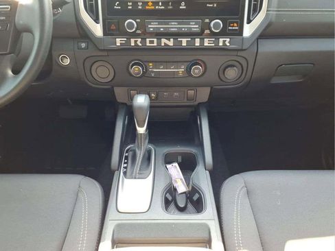Used 2025 Nissan Frontier SV RWD image 11