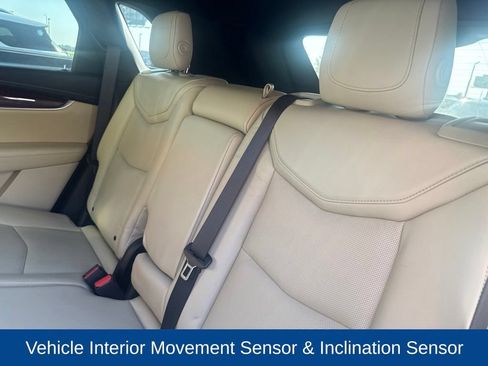 Used 2017 Cadillac XT5 Luxury w/ Driver Awareness Package FWD image 11