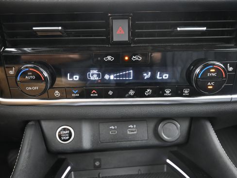 Used 2023 Nissan Rogue Platinum w/ Platinum Premium Package AWD/4WD image 17