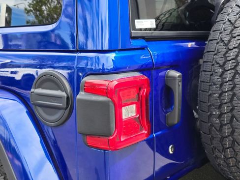 Used 2019 Jeep Wrangler Unlimited Sahara AWD/4WD image 39