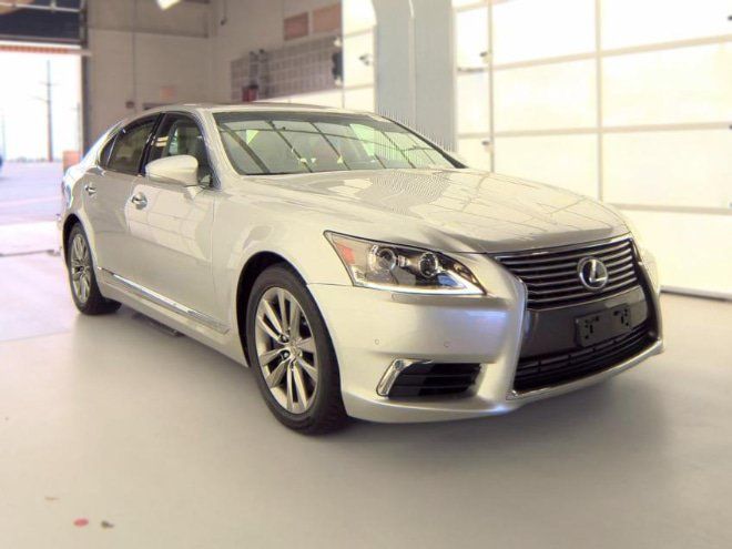 Used 2016 Lexus LS 460 AWD w/ Comfort Package image 3