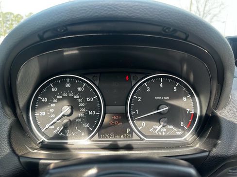 Used 2010 BMW 135i Convertible image 22