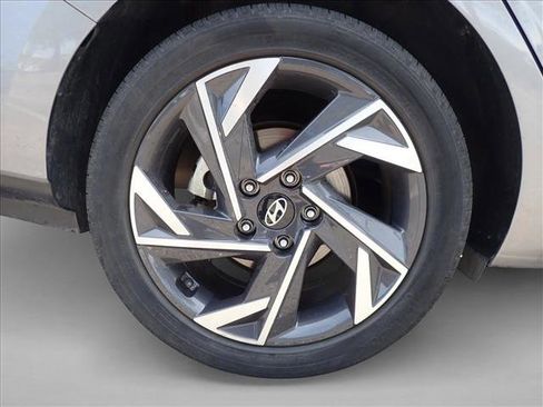 Used 2025 Hyundai Elantra SEL FWD image 6