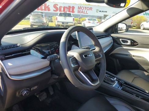 Used 2024 Jeep Compass Limited AWD/4WD image 13