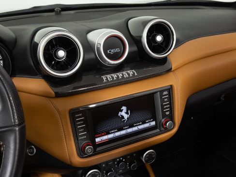 Used 2016 Ferrari California T RWD image 39