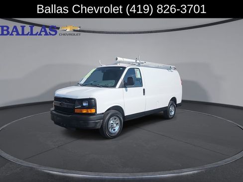 Used 2018 Chevrolet Express 2500 w/ Driver Convenience Package RWD image 4