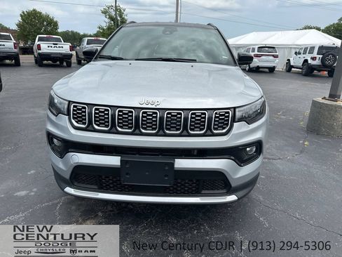 Used 2025 Jeep Compass Limited AWD/4WD image 2
