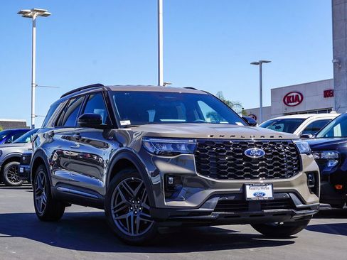 New 2026 Ford Explorer ST-Line w/ ST-Line Street Pack RWD image 1