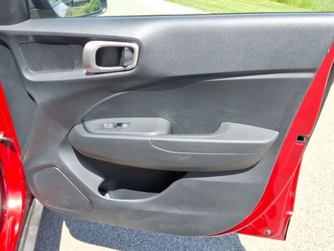 Used 2022 Hyundai Venue SEL FWD image 25