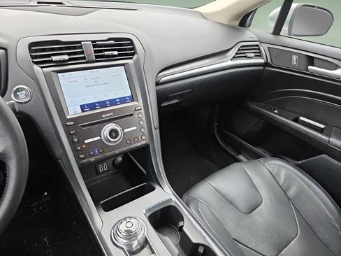 Used 2020 Ford Fusion Titanium image 28