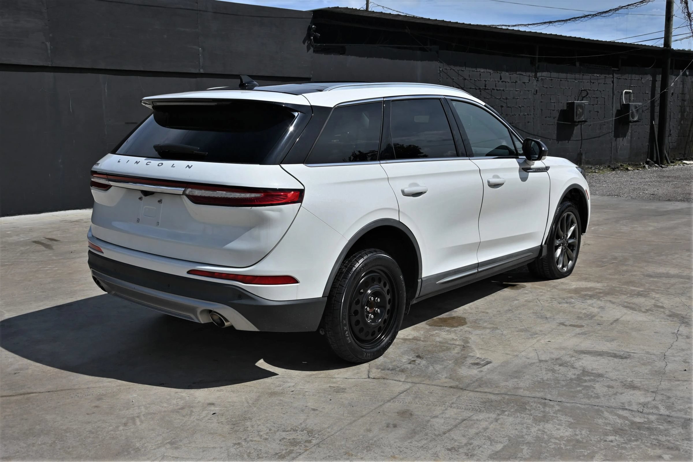 Used 2021 Lincoln Corsair FWD w/ Premium Package image 3