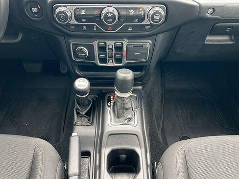 Used 2022 Jeep Gladiator Sport AWD/4WD image 18