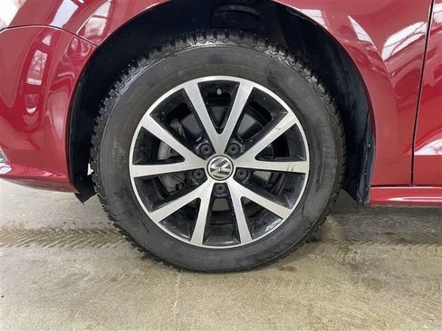 Used 2017 Volkswagen Jetta SE image 8