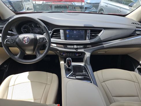 Used 2021 Buick Enclave Essence image 10