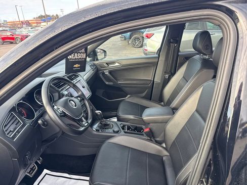 Used 2021 Volkswagen Tiguan SE R-Line image 19