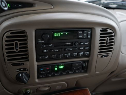 Used 2002 Lincoln Navigator 4WD image 23