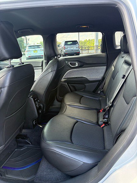 Used 2025 Jeep Compass Latitude AWD/4WD image 15