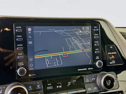 Used 2021 Toyota Highlander XLE image 22