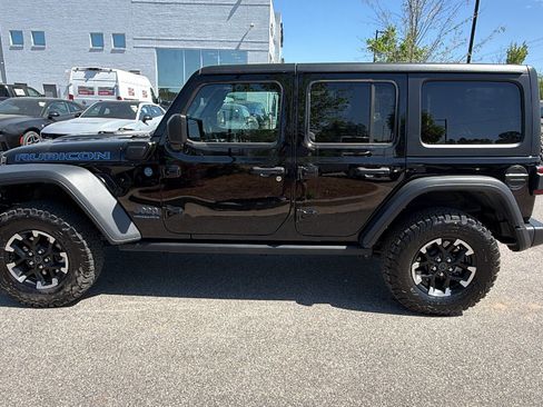 Used 2025 Jeep Wrangler Unlimited Rubicon 4xe w/ Convenience Group AWD/4WD image 11