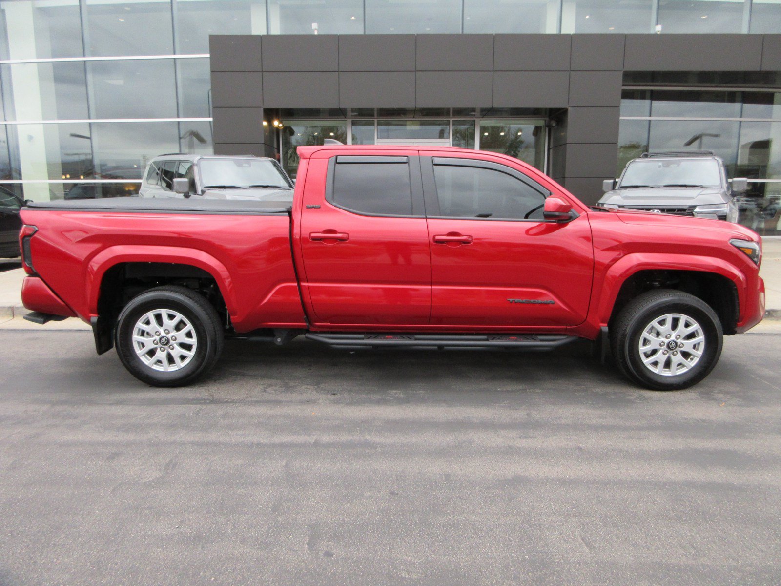 Used 2025 Toyota Tacoma SR5 AWD/4WD image 14