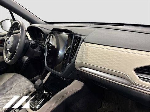 Used 2025 Subaru Forester Premium image 31