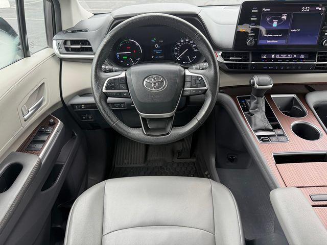 Certified 2022 Toyota Sienna XLE FWD image 26