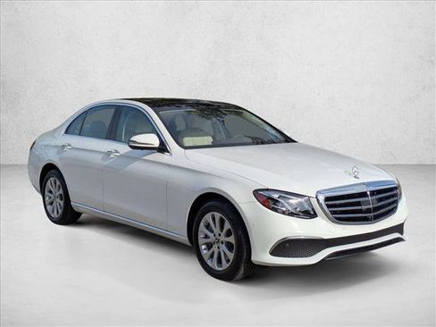 Used 2020 Mercedes-Benz E 350 4MATIC Sedan image 3