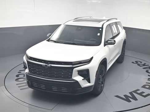Used 2025 Chevrolet Traverse RS w/ LPO, Floor Liner Package FWD image 31