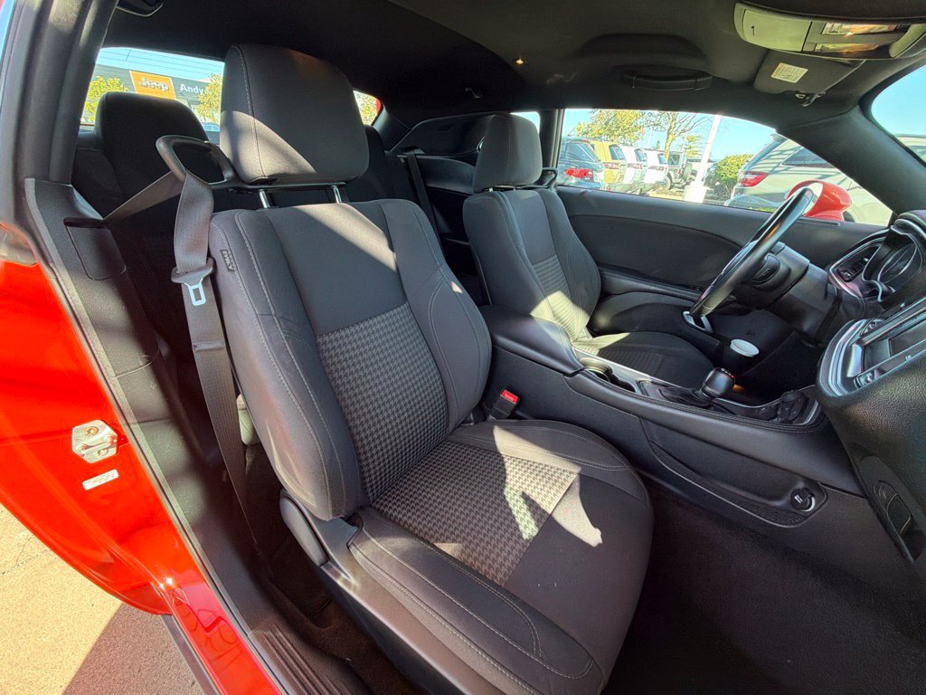 Used 2016 Dodge Challenger SXT RWD image 21