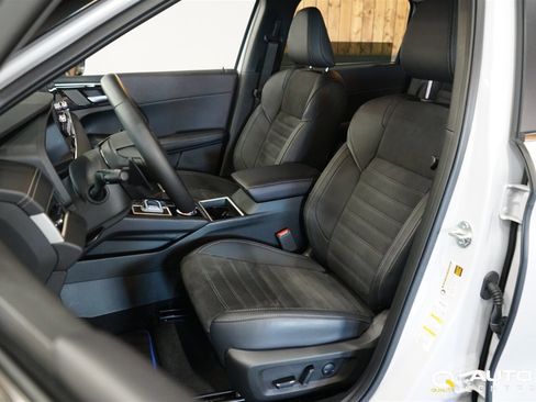 Used 2025 Mitsubishi Outlander SE image 12