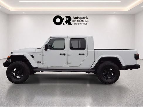 Used 2021 Jeep Gladiator Rubicon AWD/4WD image 3