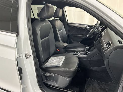 Certified 2022 Volkswagen Tiguan SE R-Line AWD/4WD image 23
