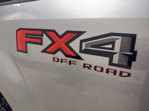 Used 2020 Ford F350 Lariat w/ Chrome Package image 28