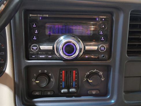 Used 2006 Chevrolet Suburban Z71 w/ Z71 Preferred Equipment Group AWD/4WD image 24