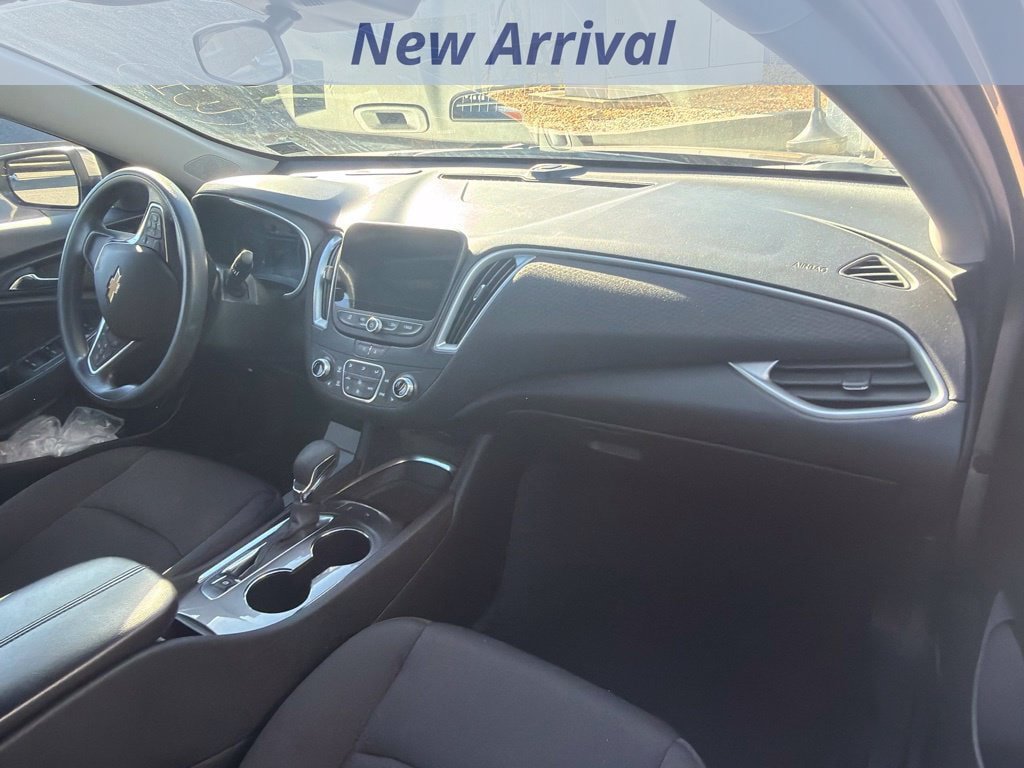 Used 2024 Chevrolet Malibu LT FWD image 3