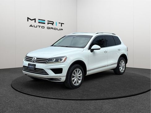 Used 2017 Volkswagen Touareg Sport AWD/4WD image 4